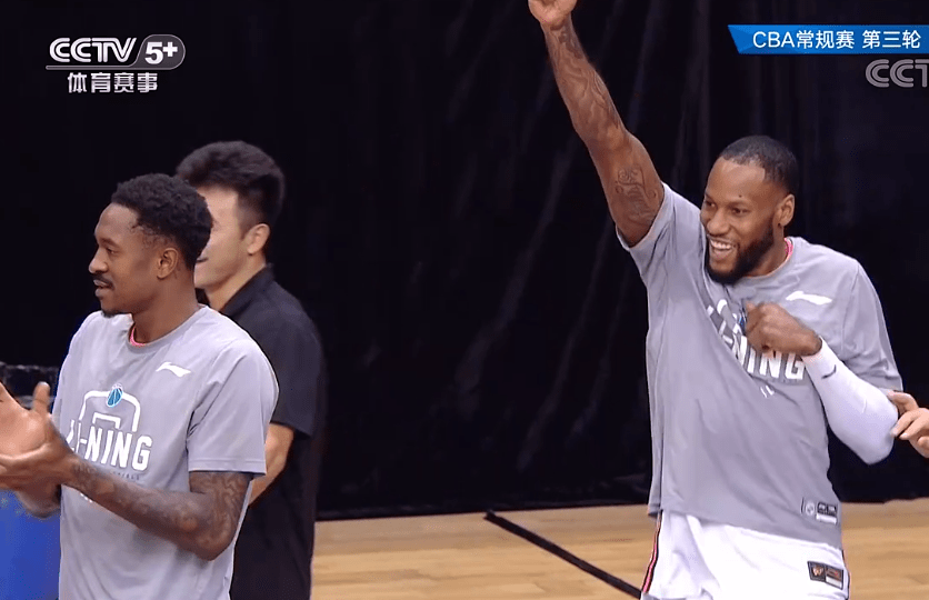 网球锦标赛上演强强对话,川蜀犀牛队大胜齐鲁飞鹰队,战术调整见效;主场山呼海啸 网球锦标赛上演强强对话,川蜀犀牛队大胜齐鲁飞鹰队,战术调整见效;主场山呼海啸