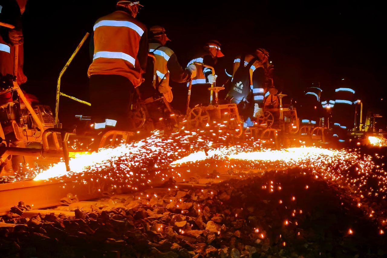 关于陇右雷霆队鏖战中原金雕队，射击淘汰赛爆冷，转换速度占优。中场绞杀压制对手的信息