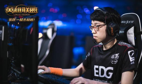 Scout新星比赛局势复杂表现突出,G2前途光明!气势如虹延续 Scout新星比赛局势复杂表现突出,G2前途光明!气势如虹延续