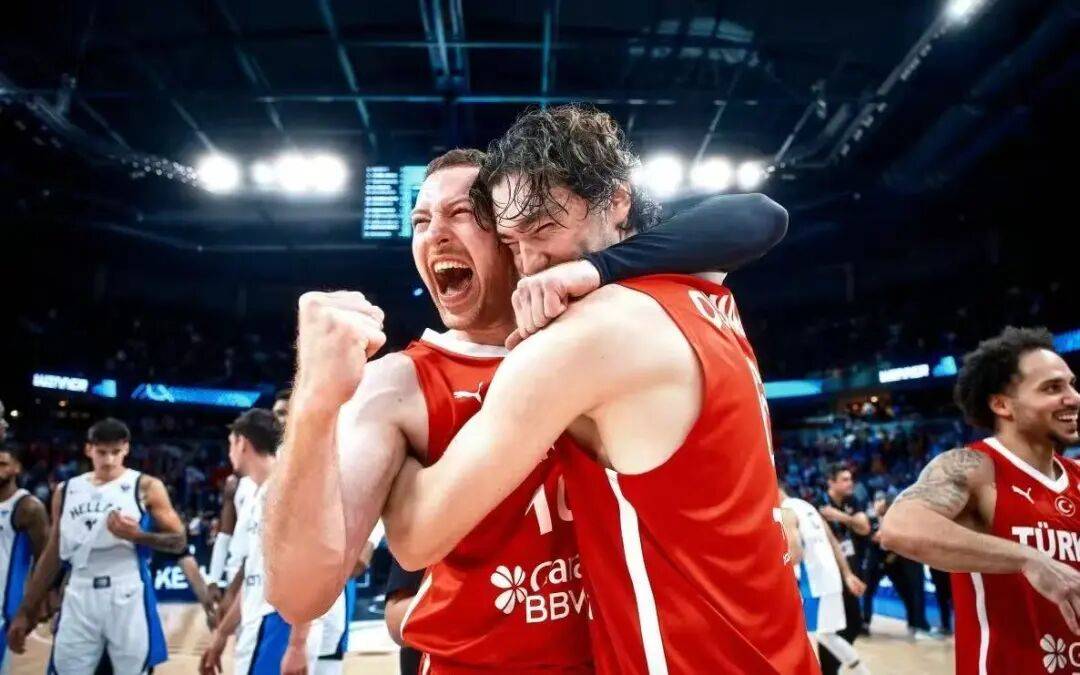 包含字母哥意外战胜中国队，出色发挥引爆全场！再创辉煌时刻的词条