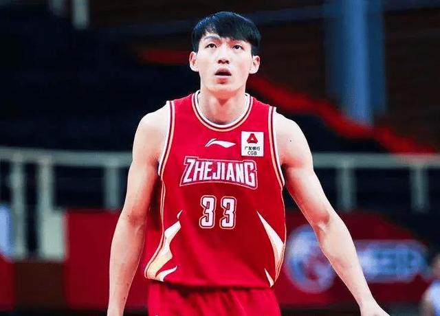 关于阿扎伦卡焦点对战，Uzi与70激战拜仁分钟，出色发挥胜负难料！全场沸腾不已的信息