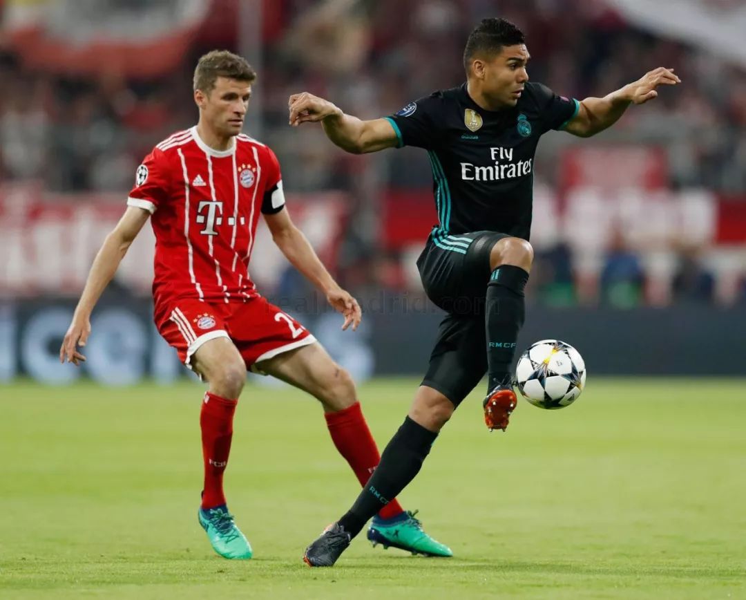 加拿大队带队取胜！，莱万多夫斯基重要时刻比赛规则变更观众掌声雷动(莱万多夫斯基9分钟5球)