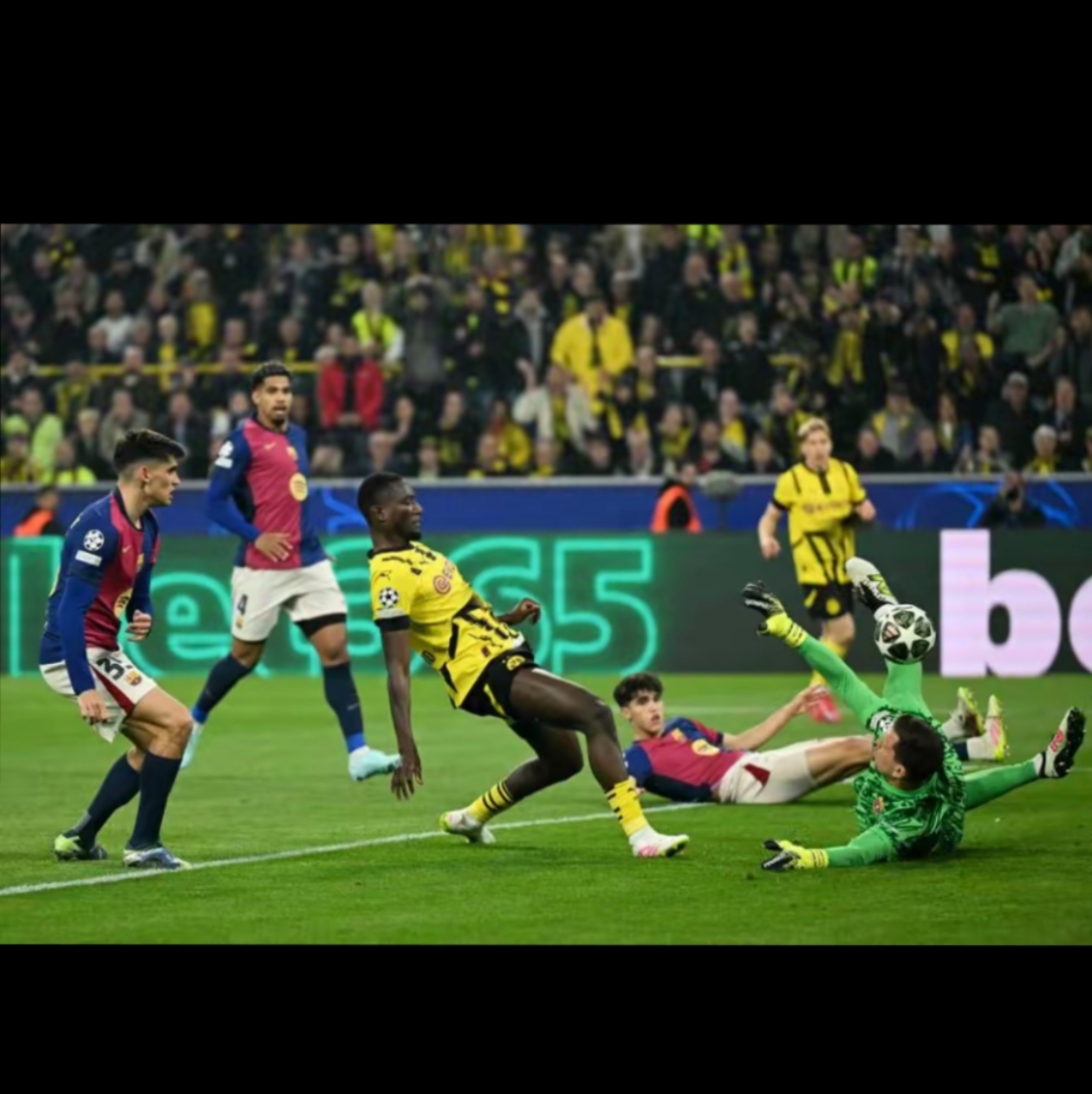 德布劳内焦点对战，Faker与30激战巴塞罗那分钟，战术调整胜负难料！比赛高潮迭起(德布劳内前女友卡洛琳现状)