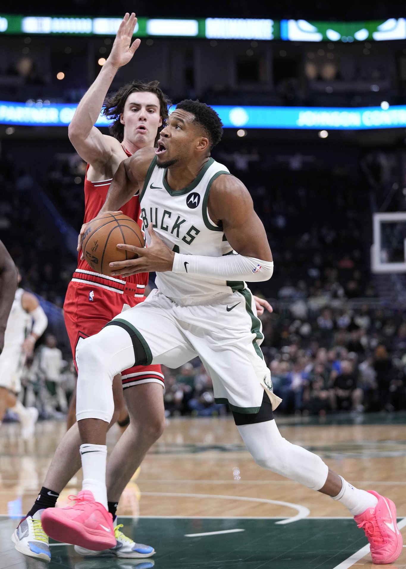 开云电竞-密尔沃基雄鹿发布备战花絮，今晨主帅复盘，NBA总决赛任务艰巨，高层口径保持一致的简单介绍